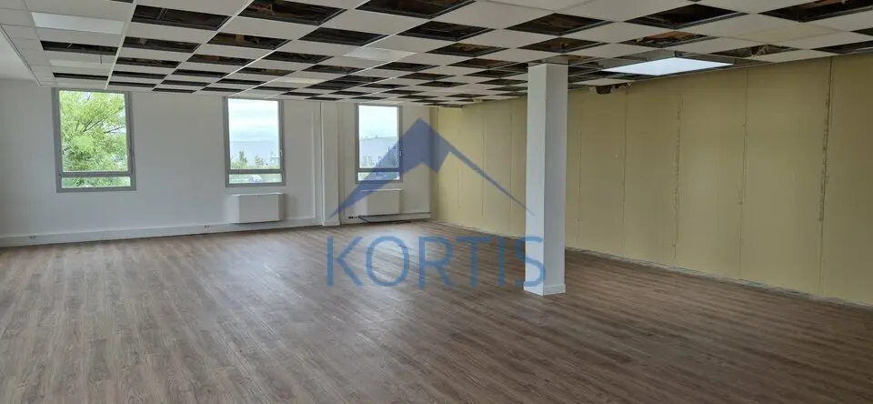 Bureau à louer - Bron (69500) - 390 m² - 3 217 €/mois