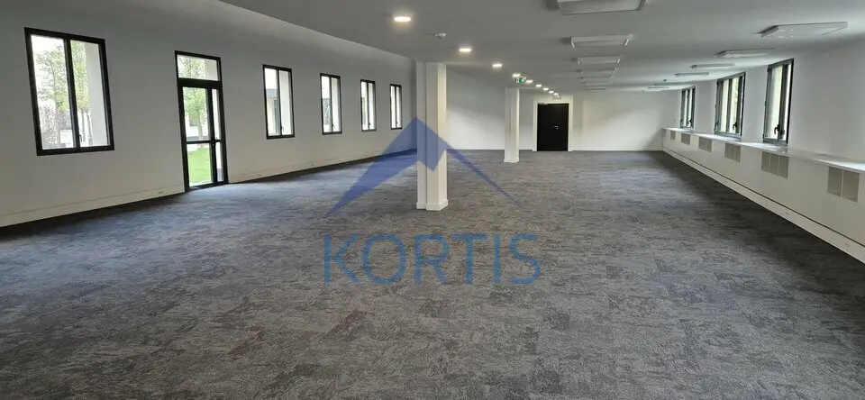À LOUER  Bureaux  1 827 m² divisibles à partir de 509 m²
