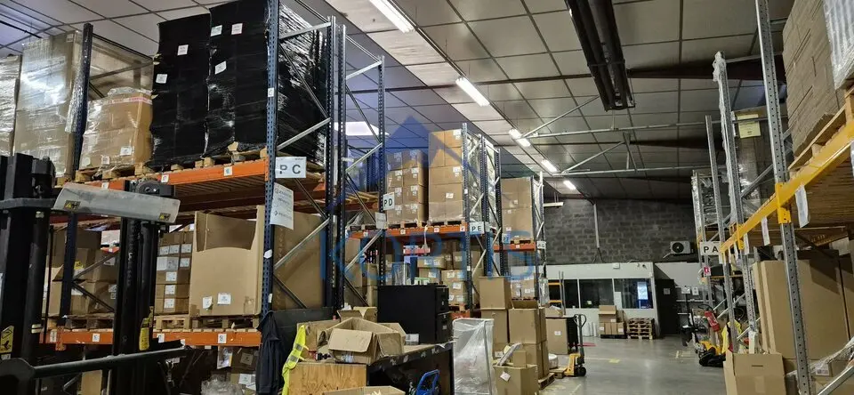 À LOUER  LOCAL D'ACTIVITÉ 1 603 m²  CHASSIEU