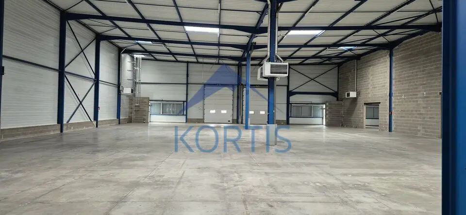 À LOUER  Local d'activité avec bureaux  2 809 m²