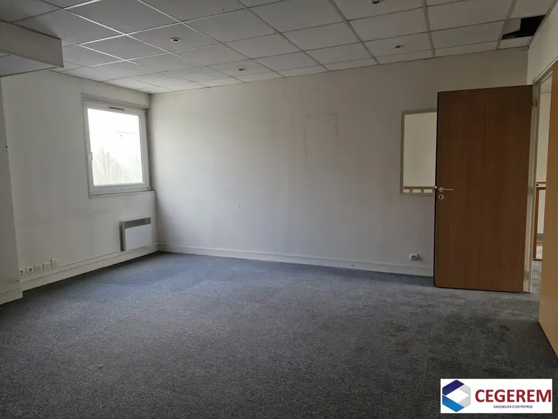 BUREAUX DE 150 M2 IDEALEMENT SITUE A VILLABE