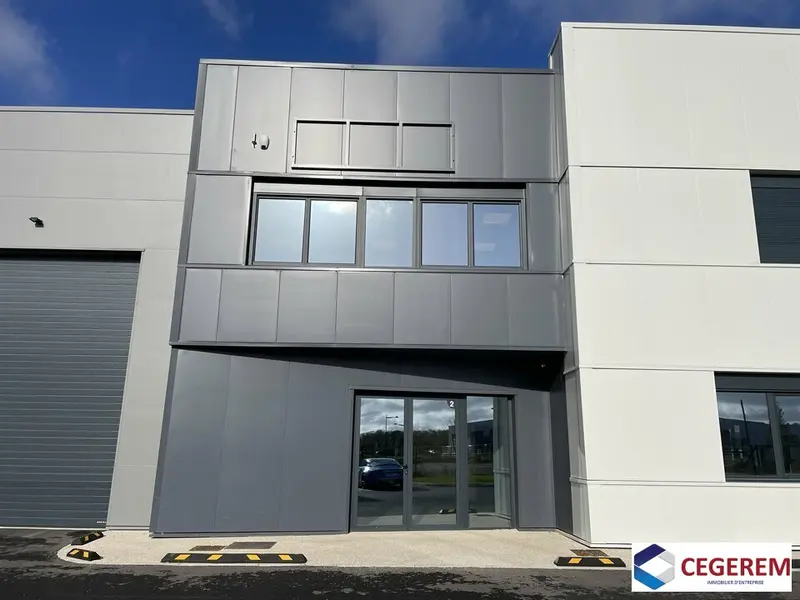 Bureau à louer - Saint-Pierre-Du-Perray (91280) - 140 m² - 2 100 €/mois