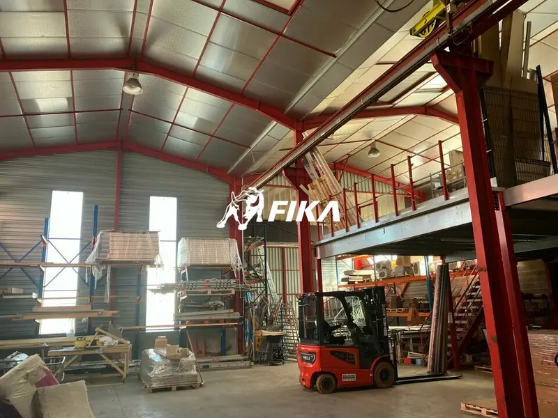 A LOUER - LOCAL D'ACTIVITÉ - 645 m² - BEAUZELLE