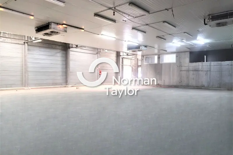 Local d'activité de 1 400 m² à louer  Servian