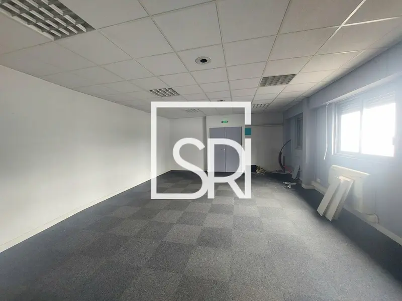 Bureau à louer - Clermont-Ferrand (63100) - 218 m² - 3 100 €/mois