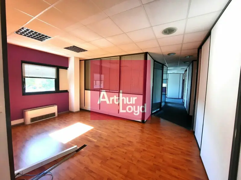 Bureau à louer - Aubière (63170) - 220 m² - 2 291 €/mois