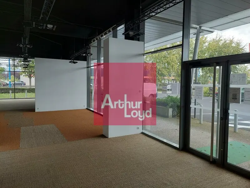 Local Commercial à louer - Aubière (63170) - 678 m² - 7 781 €/mois