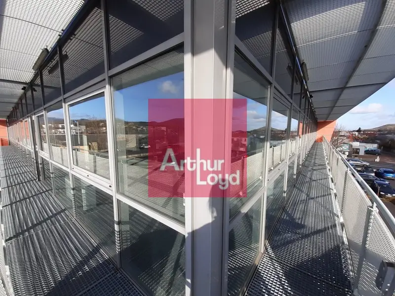 AUBIERE A LOUER  BUREAUX DE 170 M² AU 2EME ETAGE