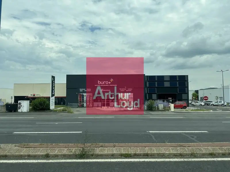 Local Commercial à louer - Aubière (63170) - 940 m² - 10 000 €/mois