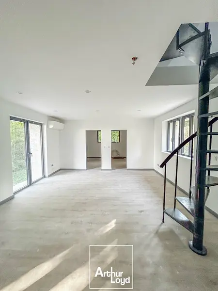 Bureau à vendre - Chartrier-Ferrière (19600) - 240 m²