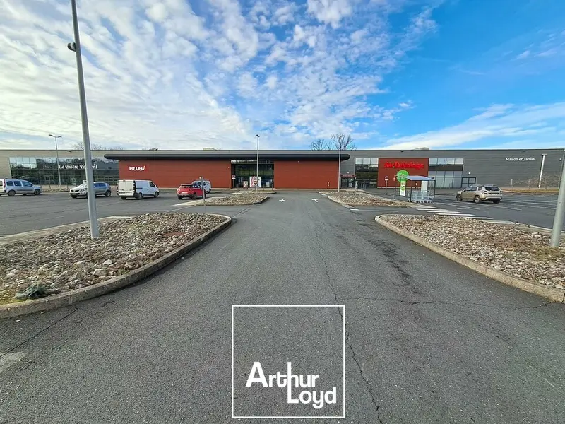 Local Commercial à louer - Lubersac (19210) - 600 m² - 3 250 €/mois