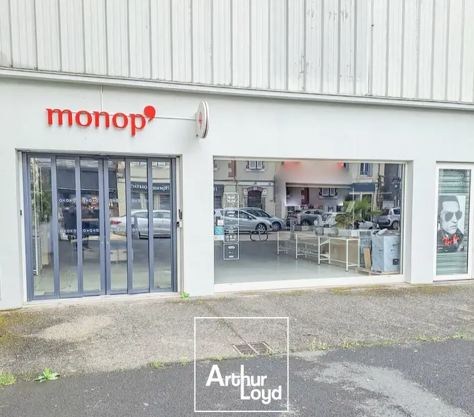 Local Commercial à louer - Tulle (19000) - 300 m² - 2 300 €/mois