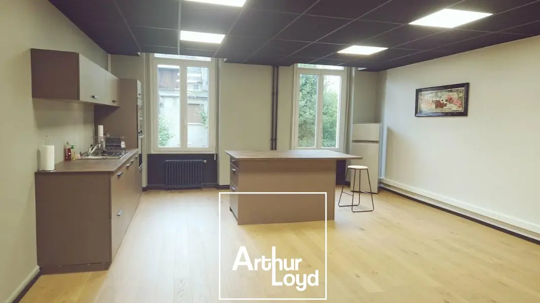 A vendre Bureaux 107m² Tulle
