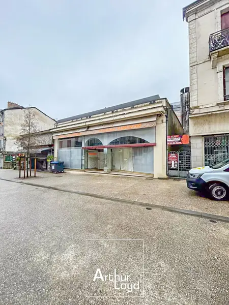 Local Commercial à louer - Tulle (19000) - 300 m² - 2 000 €/mois