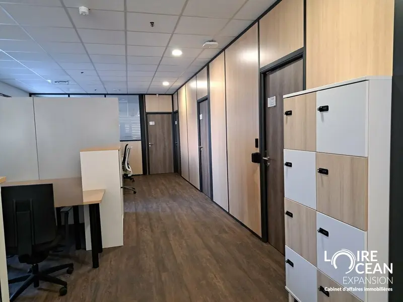 Bureaux 861 m²  Centre commercial Grand Maine  Angers Ouest