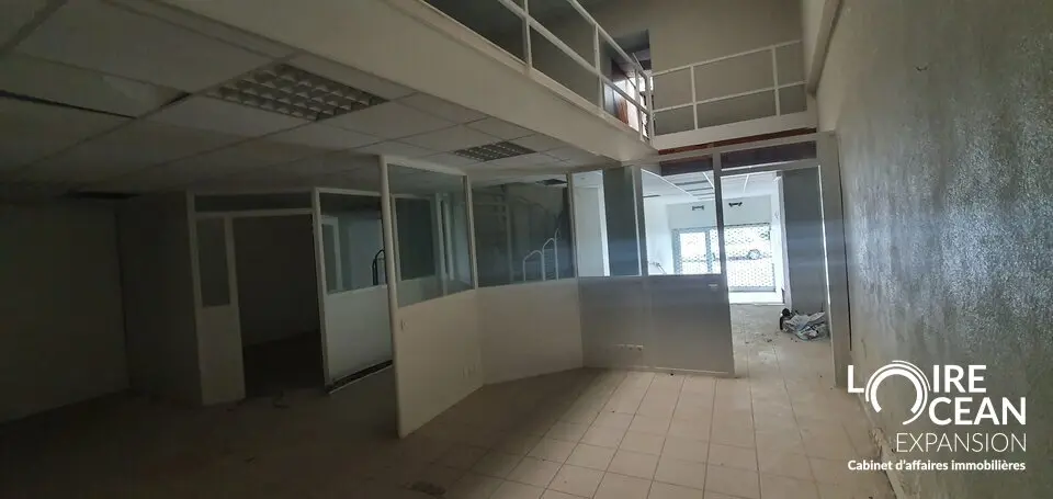 À Vendre  Local commercial de 250 m²  Saint-Sébastien-sur-Loire