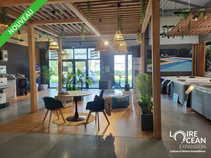 LOCAL COMMERCIAL 200 m² - ZONE COMMERCIALE DE ST BREVIN LES PINS !