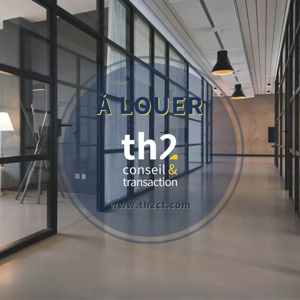 Showroom, bureaux et entrepôt 385 m² - Saint-Lô