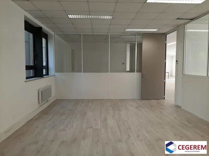 Bureau à louer - Lognes (77185) - 382 m² - 3 824 €/mois