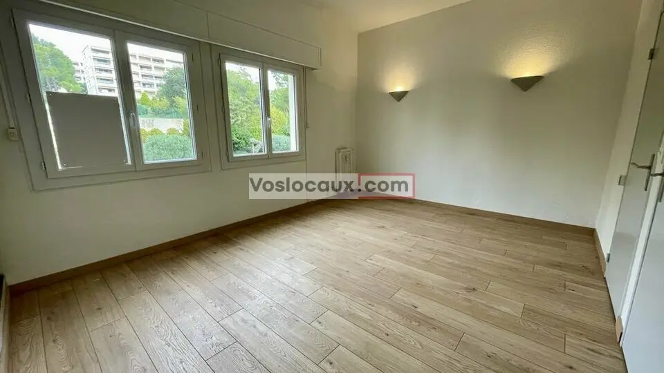 À vendre : bureaux de 75m² à Cagnes-sur-Mer + parking