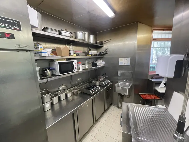 Café, bar, brasserie 82 couverts, terrasse et licence IV