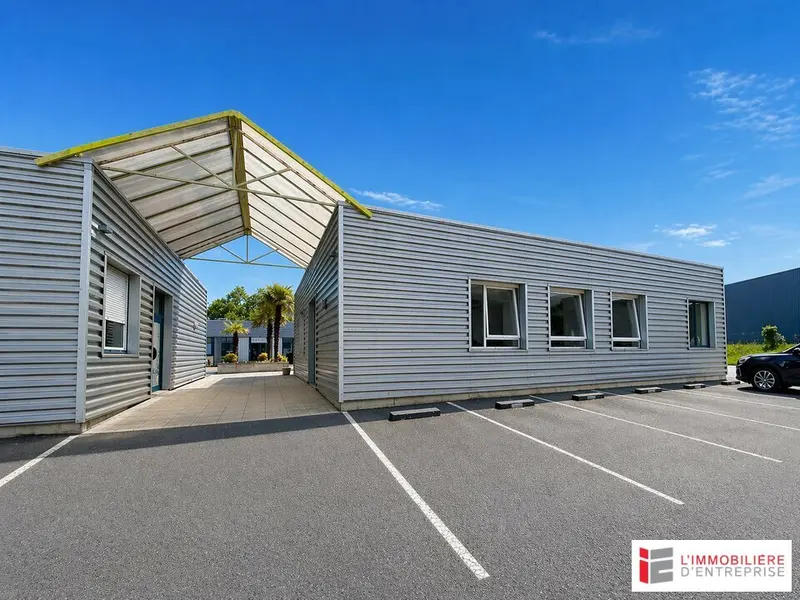 À VENDRE  BUREAUX DE 100 M²  PACÉ