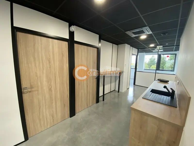 A LOUER - BUREAUX DE 156m² - ARTIGUES PRÈS BORDEAUX