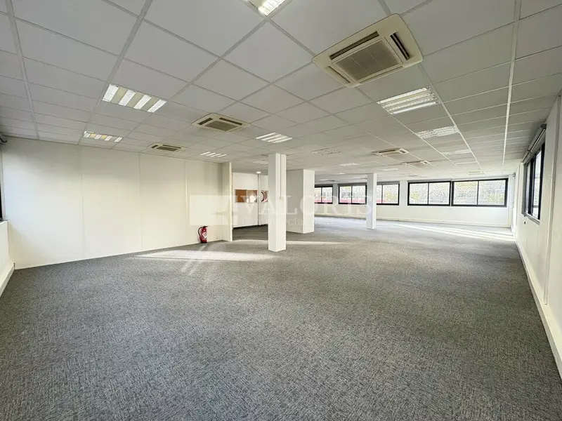 Bureau à louer - Villeurbanne (69100) - 599 m² - 7 986 €/mois