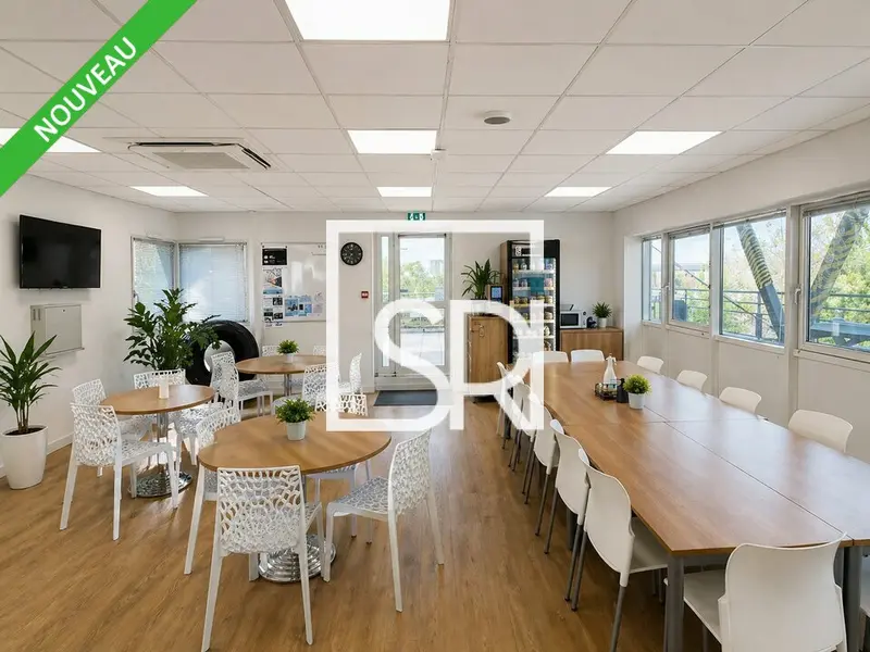 Bureau à louer - Clermont-Ferrand (63000) - 1200 m² - 15 000 €/mois