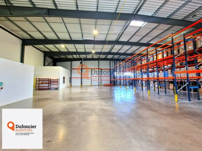 Entrepôt / Activité à louer - Dissay (86130) - 843 m² - 3 583 €/mois