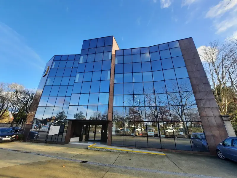 BUREAUX BON ETAT - PETIT STOCKAGE POSSIBLE - ACCES PMR 
