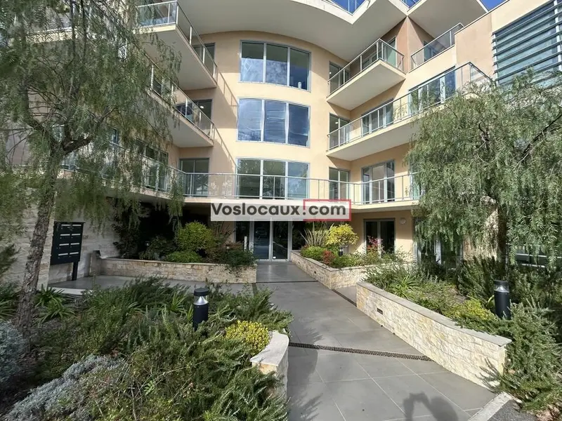 A Louer : Bureaux de 230m² à SOPHIA ANTIPOLIS - LES TEMPLIERS
