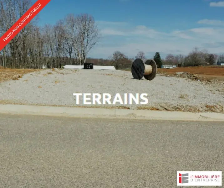 A PROXIMITÉ D'AVRANCHE FONCIER DE 12 256 M² EN ZA - A L A VENTE