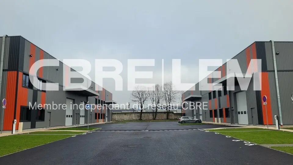 LIMITE ROUEN / PETIT QUEVILLY - PARC D'ACTIVITES NEUF & DIVISIBLE.