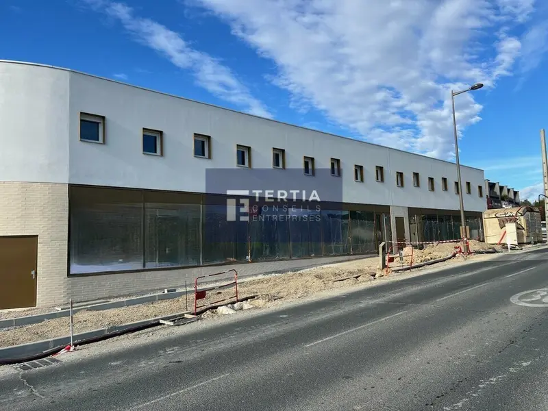 LOCAL COMMERCIAL - 260 m env. - SECTEUR NORD