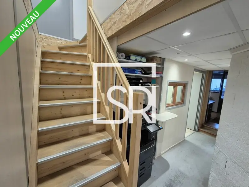 A vendre Entrepôt 576m² Châteaugay