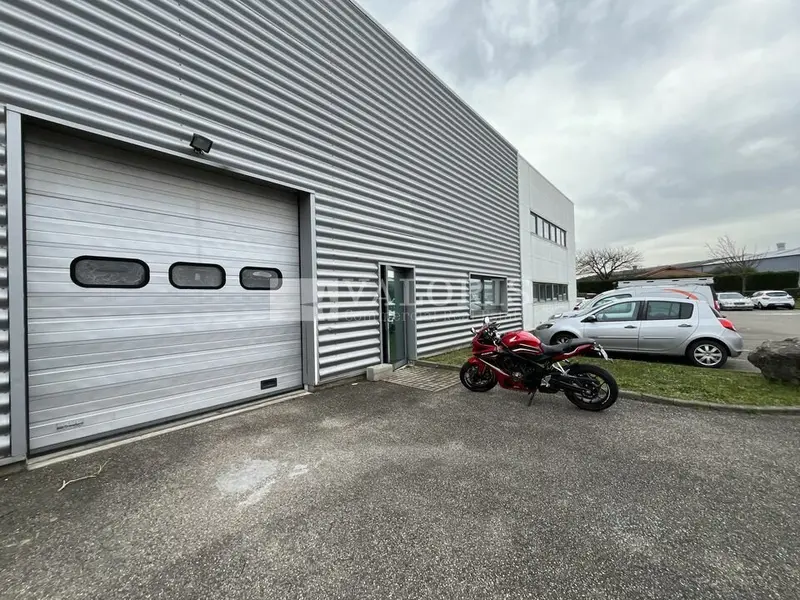 A louer Locaux d'activité 506m² Décines-Charpieu
