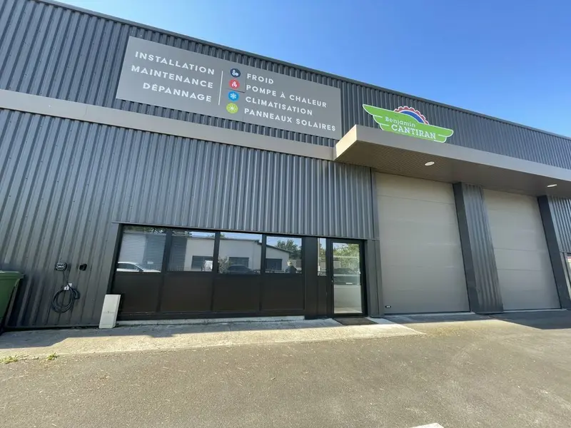 À LOUER  Local d'activité 300 m²  Artigues-près-Bordeaux