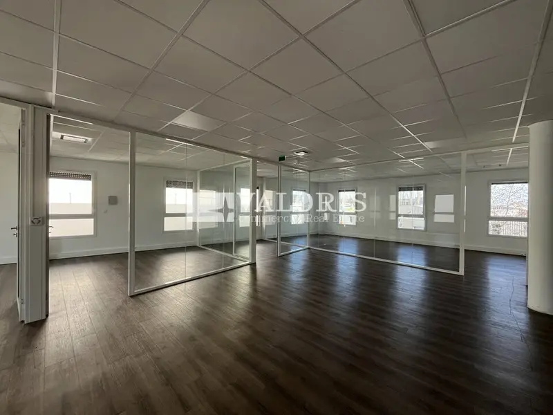 A vendre Bureaux 250m² Dardilly