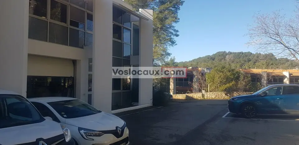A la location : Bureaux/Local d'activité de 1 002m² à Sophia-Antipolis