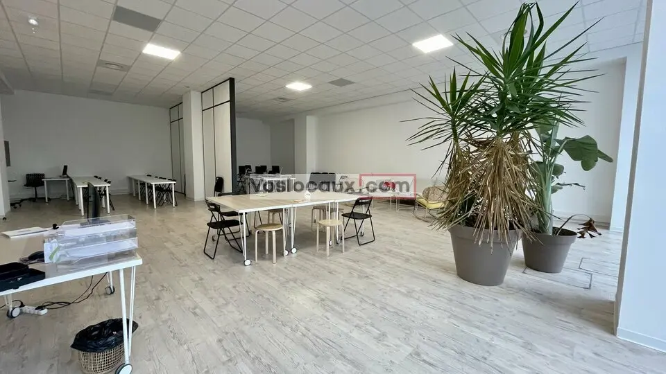 À louer  Bureaux de 200 m² à Sophia-Antipolis, secteur Les Lucioles