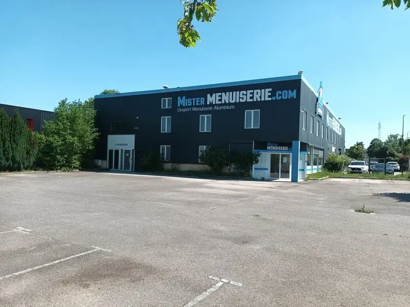 Bel ensemble récent sur ZAC.