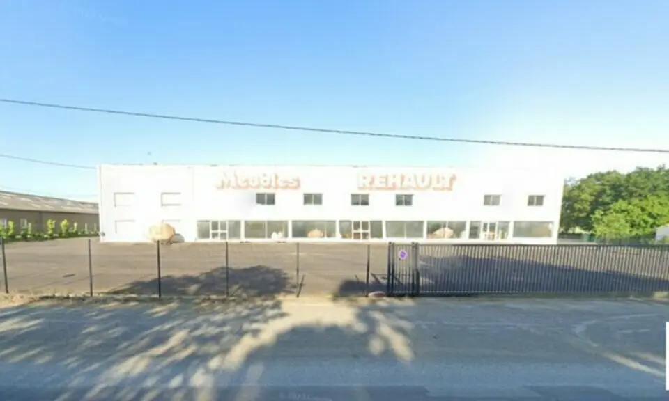 A VENDRE - ST DOMINEUC - BATIMENT DE 2000M² SUR FONCIER DE 6671 M²