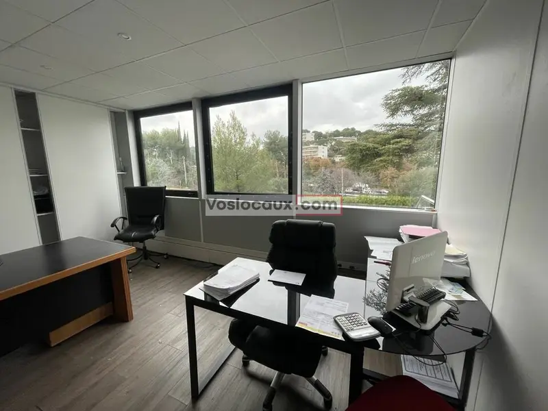 À louer : bureau de 35 m² à Villeneuve-Loubet avec place de parking