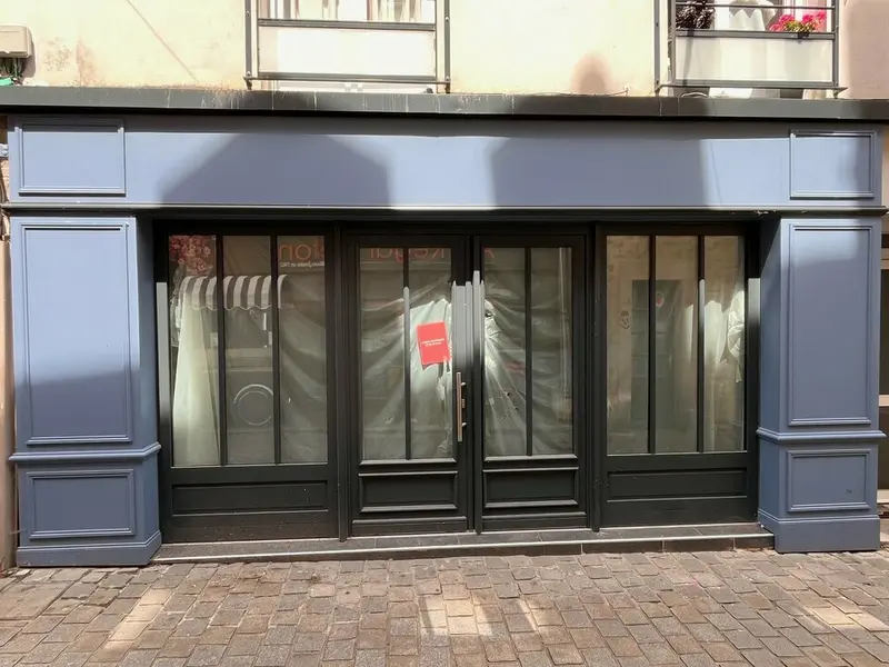 A LOUER - LOCAL COMMERCIAL - AURAY
