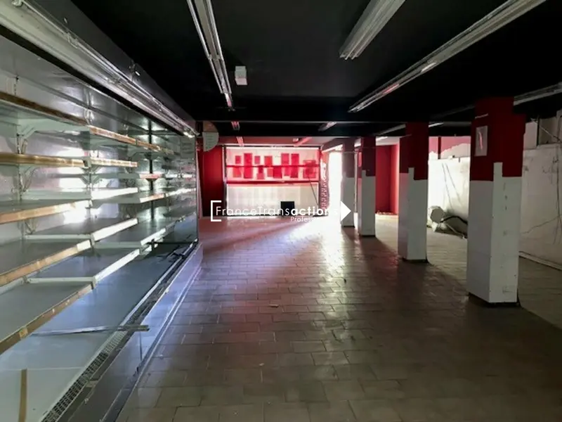 A LOUER LOCAL COMMERCIAL 220 M² HYPER CENTRE CARBONNE 