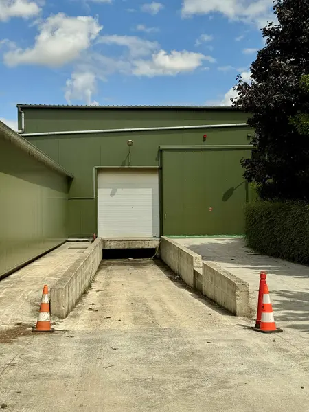 A louer Locaux d'activité 700m² Oissery