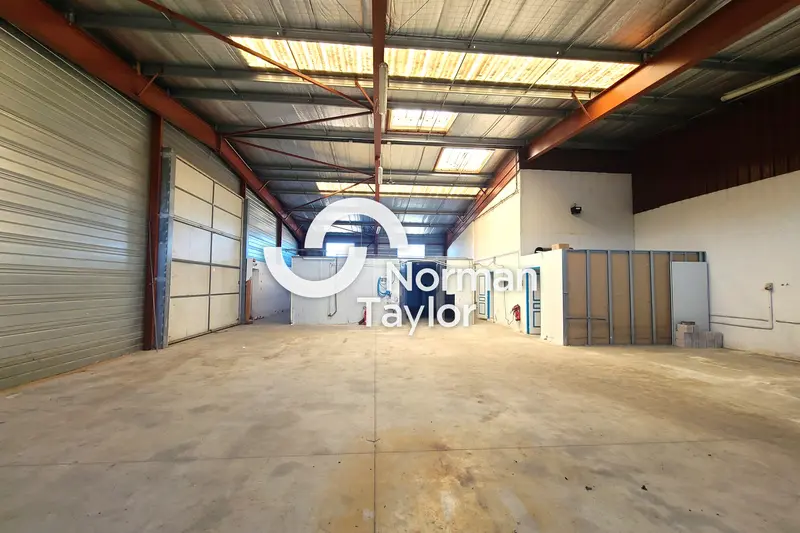 Local d'activité de 350 m² à louer  Béziers