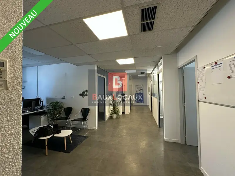 A LOUER BUREAUX TRES BON ETAT D'ENVIRON 148M² AU PONTET 