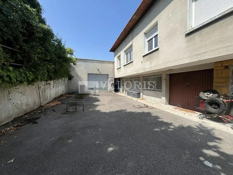 A vendre Locaux d'activité 210m² Pierre-Bénite